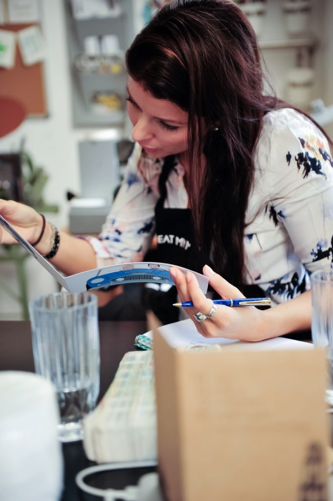Bruiloft blogger | Love Letterpress Kijkje acht de schermen drukproces