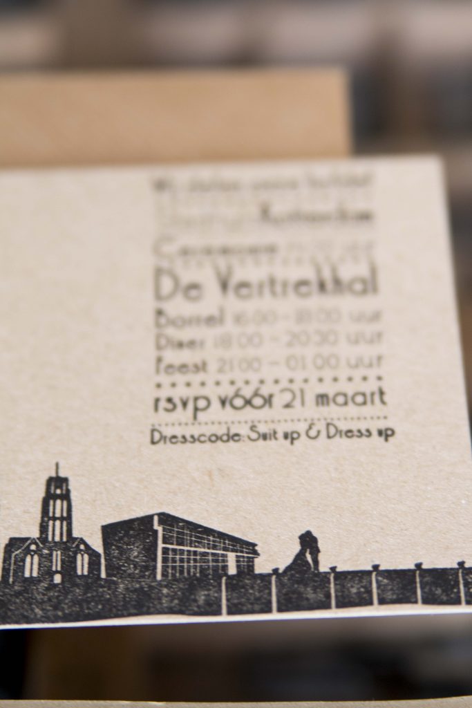 trouwkaart letterpress skyline Rotterdam en de Vertrekhal
